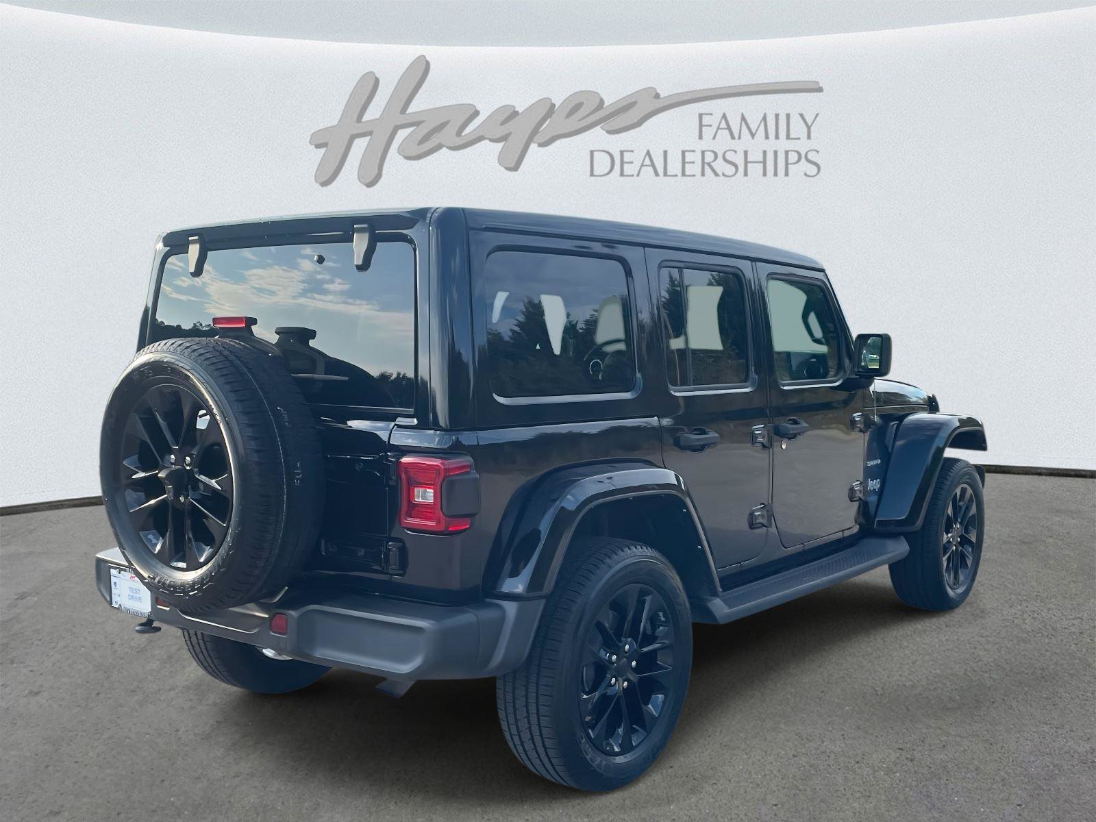 Used 2021 Jeep Wrangler Unlimited Sahara image 24