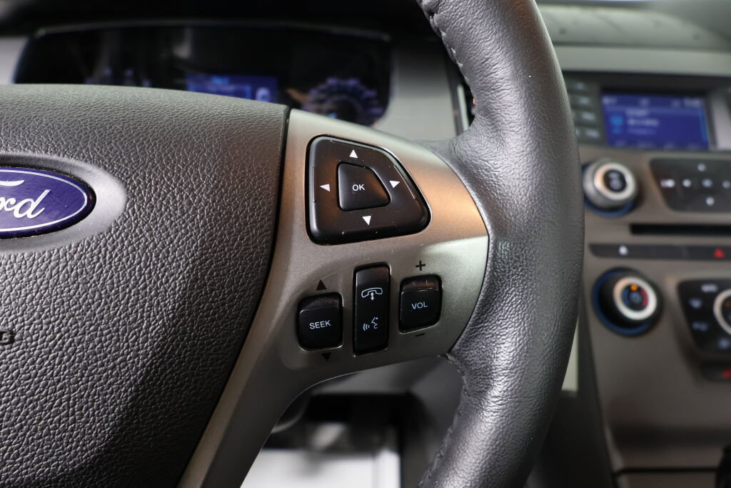 Used 2017 Ford Taurus SEL image 33