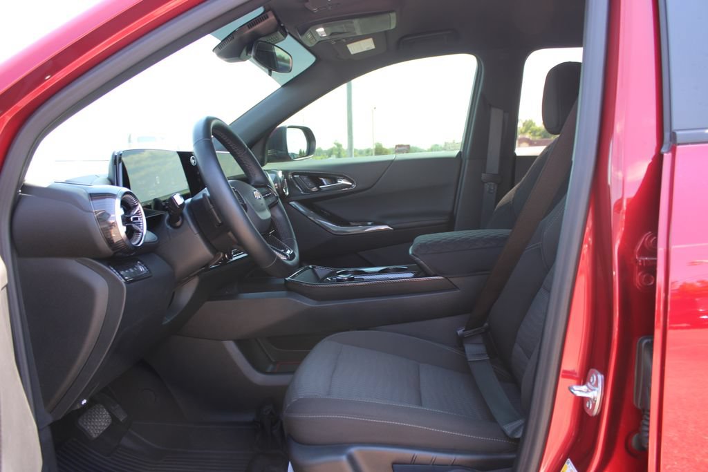 Used 2026 Chevrolet Equinox LT w/ LPO, Floor Liner Package AWD/4WD image 21