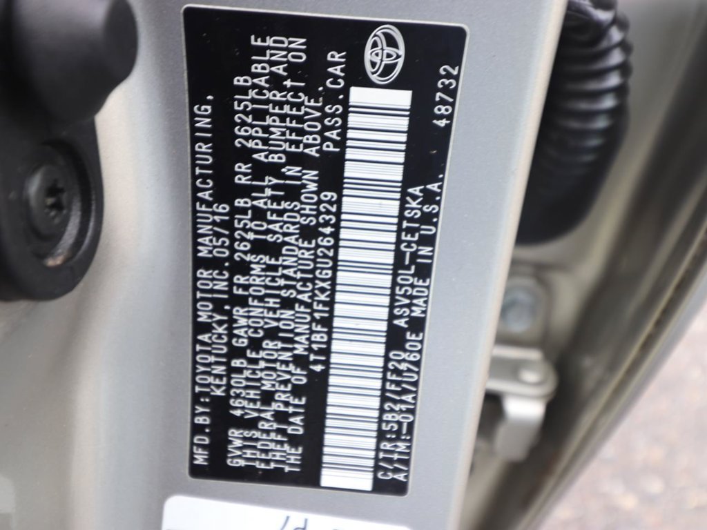 Used 2016 Toyota Camry SE w/ Moonroof Package FWD image 23