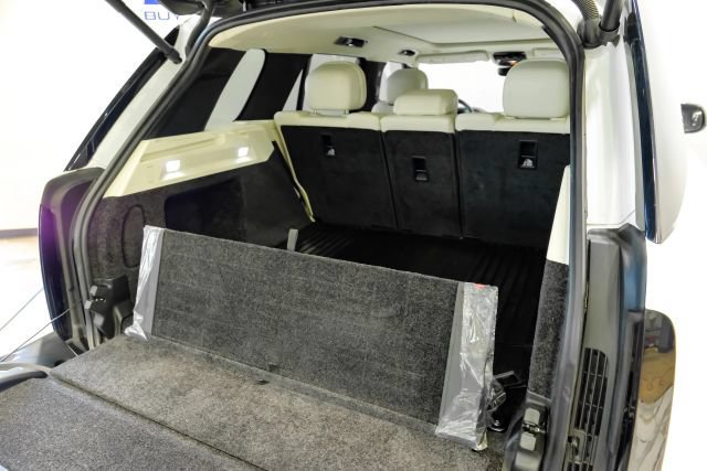 Used 2025 Land Rover Range Rover SE AWD/4WD image 60