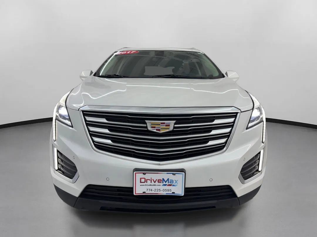Used 2017 Cadillac XT5 Premium Luxury FWD image 2
