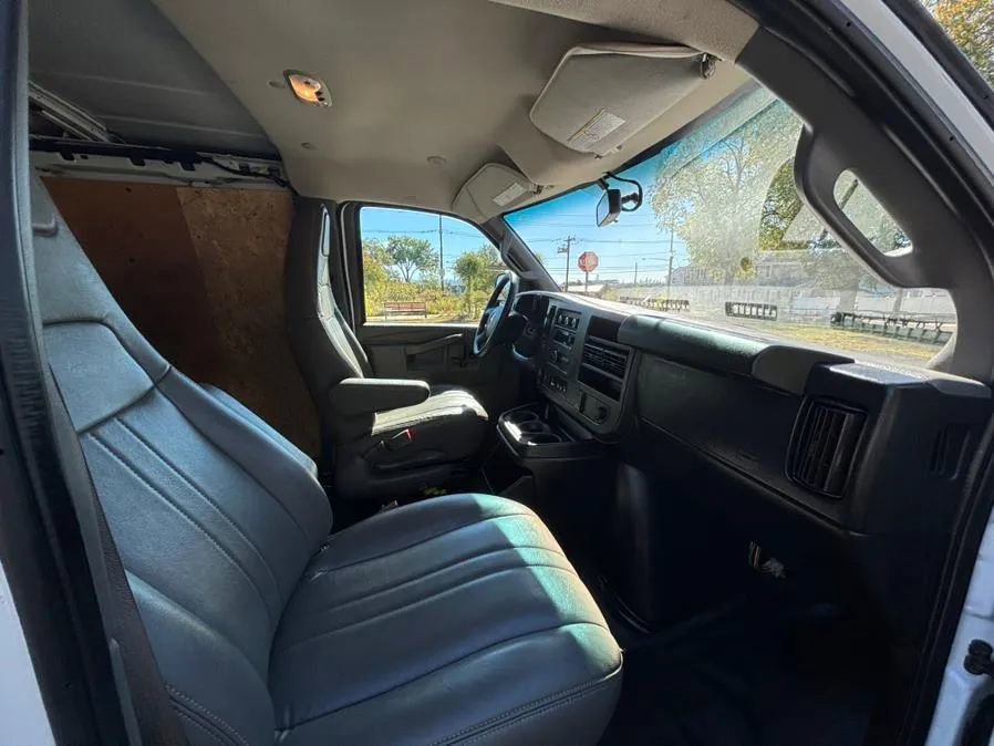 Used 2019 Chevrolet Express 2500 Extended image 25