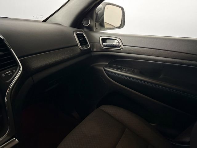 Used 2018 Jeep Grand Cherokee Laredo image 33