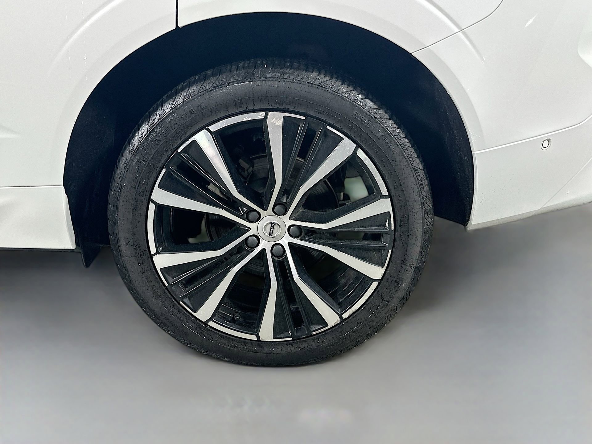 Used 2023 Volvo XC60 B5 Plus w/ Climate Package image 32