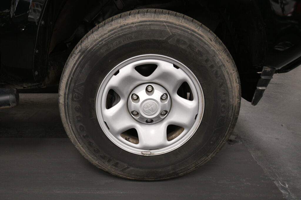 Used 2022 Toyota Tacoma SR w/ SR Convenience Package RWD image 29