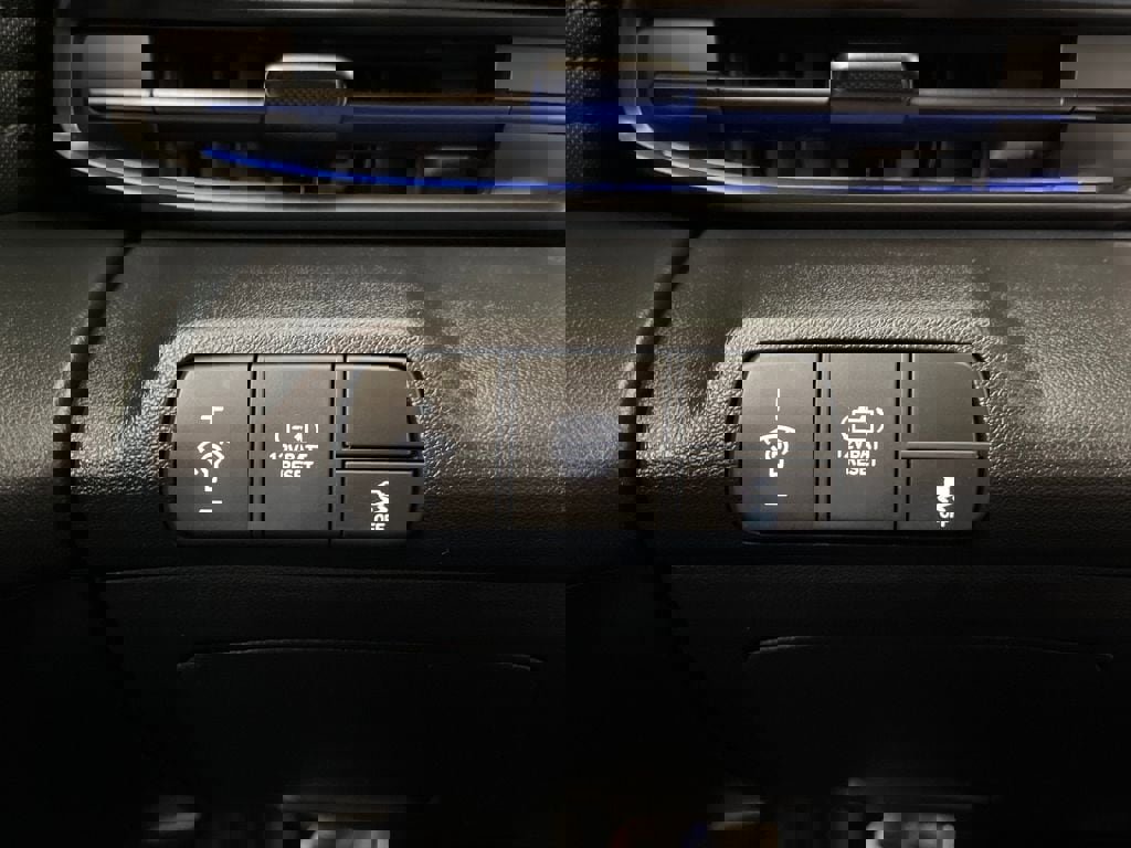 Certified 2025 Hyundai Elantra SEL image 31