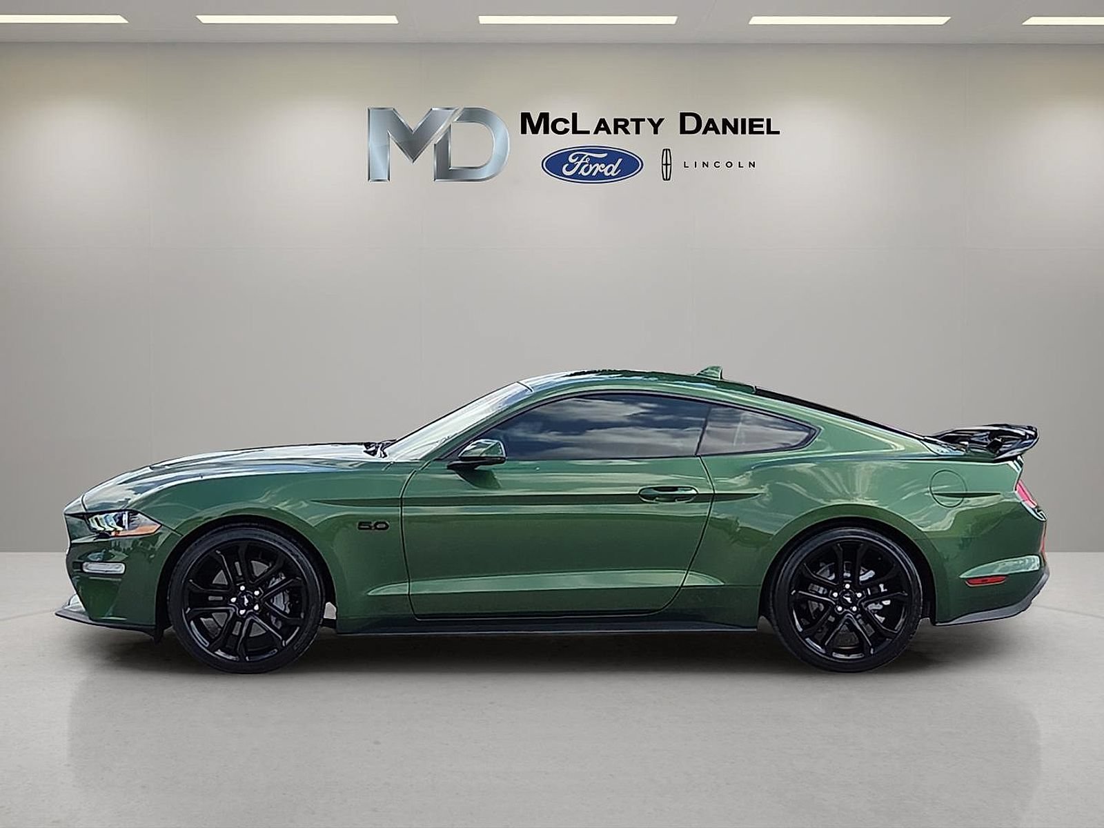 Used 2022 Ford Mustang GT Premium w/ Equipment Group 401A RWD image 3