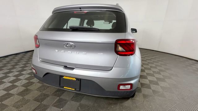 Used 2023 Hyundai Venue SEL FWD image 5