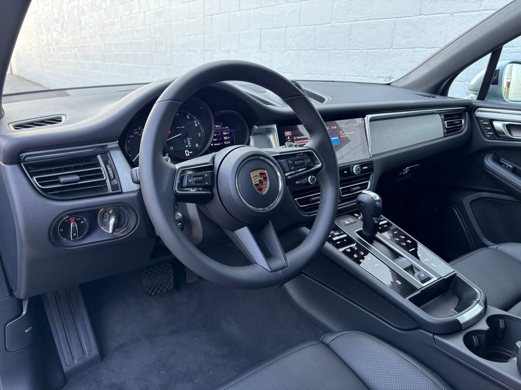 New 2026 Porsche Macan image 4
