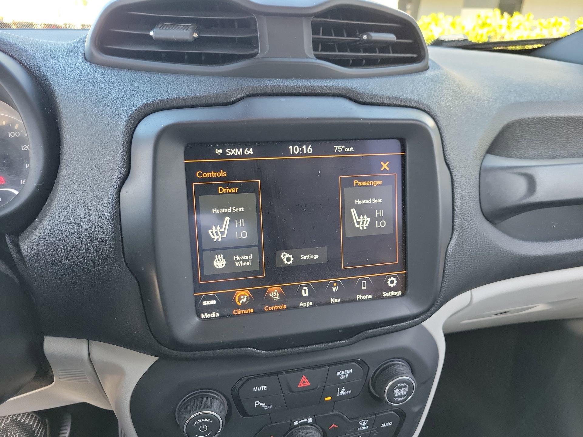 Used 2018 Jeep Renegade Limited w/ UConnect 8.4 Nav Group FWD image 24