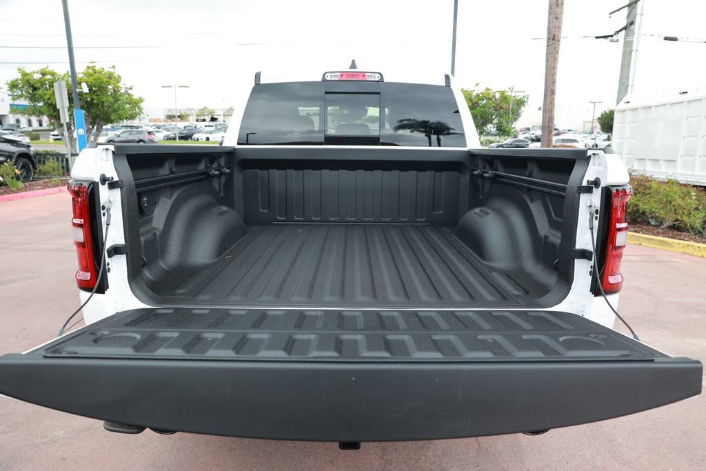 New 2026 RAM 1500 Big Horn w/ Night Edition image 32