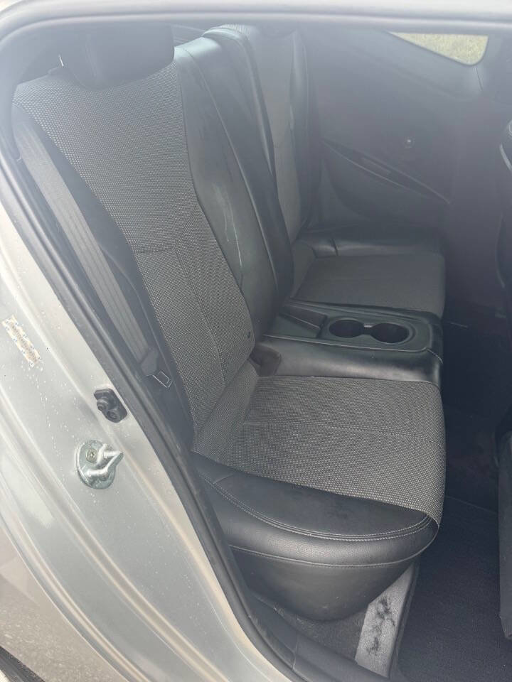 Used 2014 Hyundai Veloster w/ Style Package 02 image 14