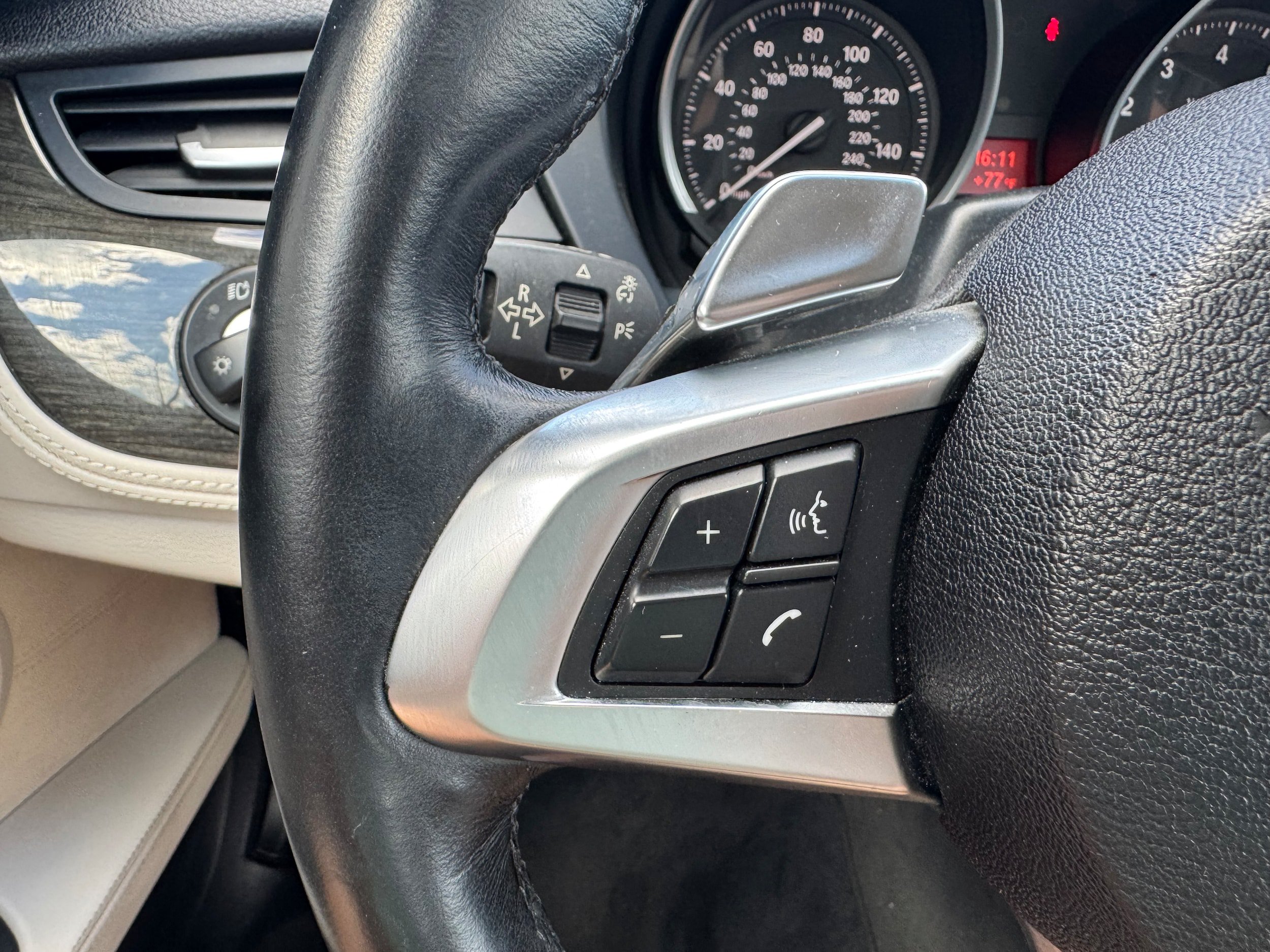 Used 2009 BMW Z4 sDrive30i RWD image 17