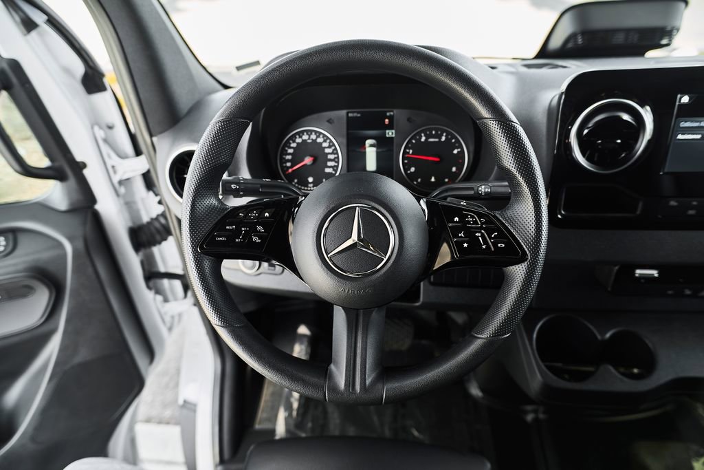 Used 2025 Mercedes-Benz Sprinter 2500 image 18