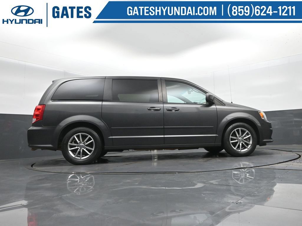 Used 2016 Dodge Grand Caravan SE image 36