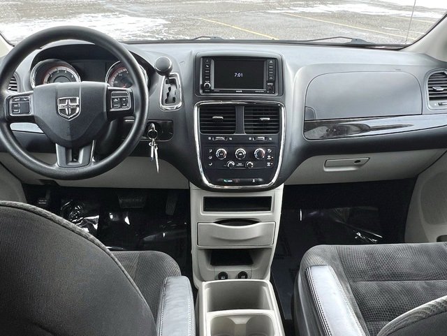Used 2019 Dodge Grand Caravan SE w/ UConnect Hands-Free Group image 16