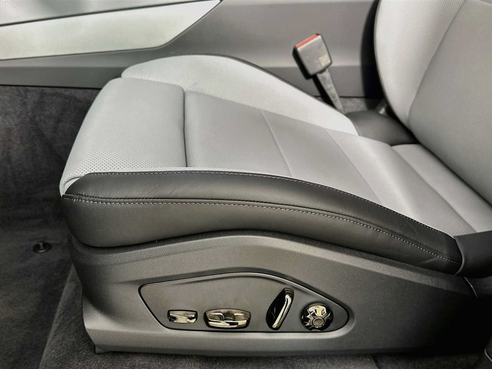 New 2026 Porsche Cayenne Electric AWD/4WD image 12