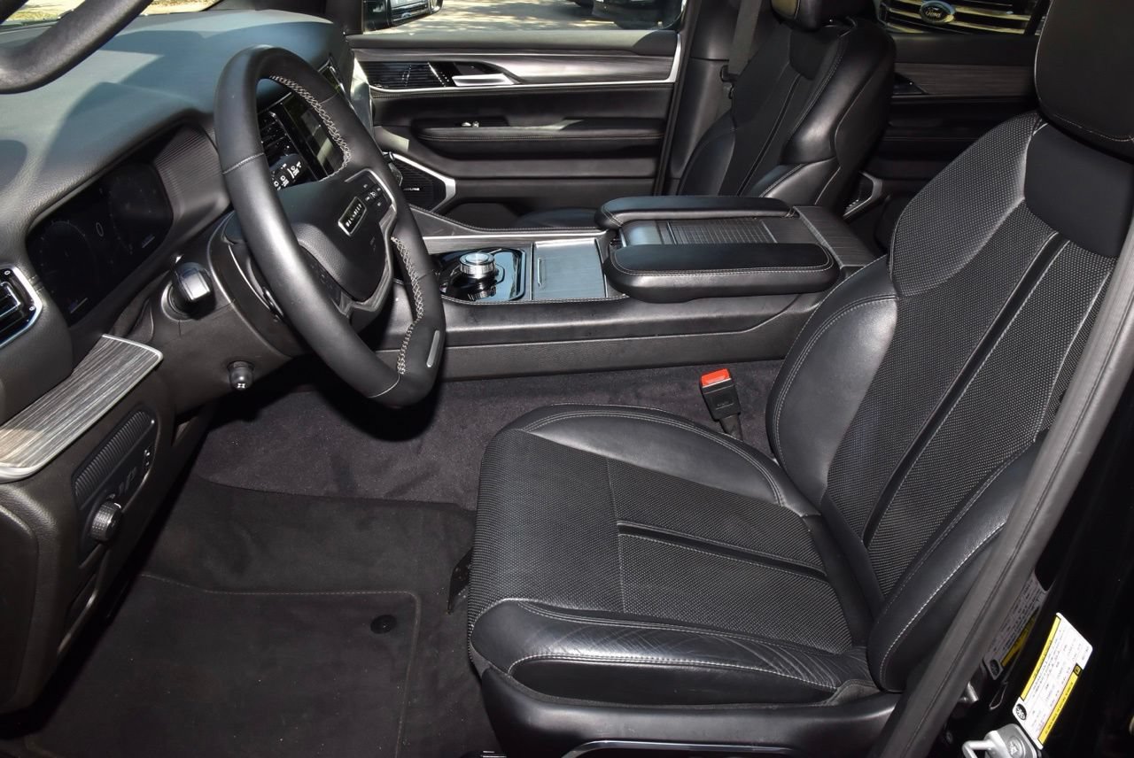 Used 2024 Jeep Wagoneer Series II w/ Flexible Seating Group RWD image 13