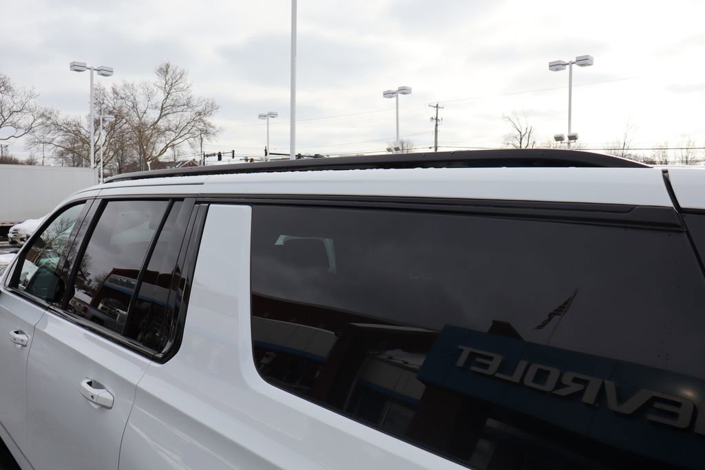 Used 2023 Chevrolet Suburban Z71 w/ Luxury Package image 38