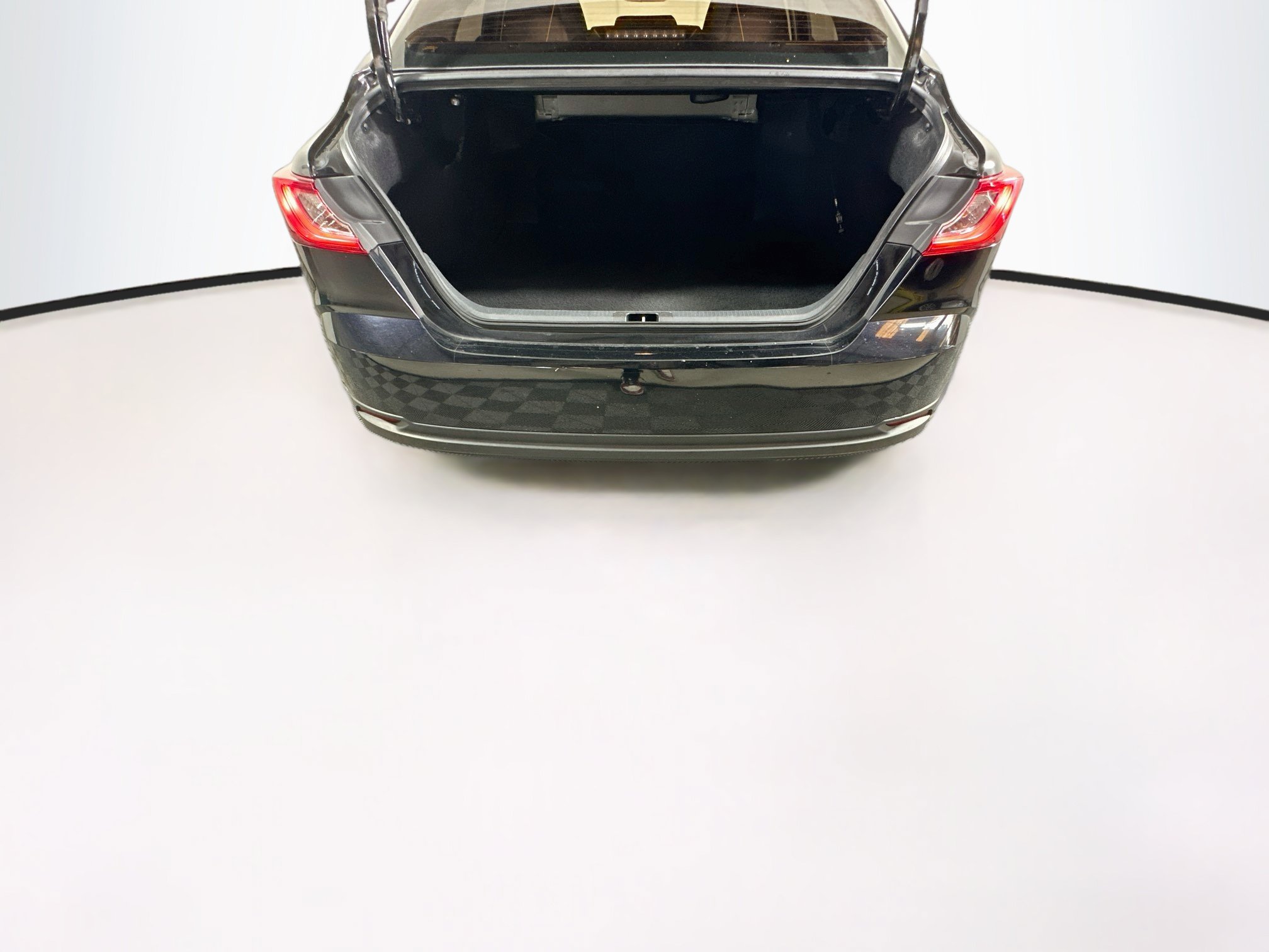 Used 2025 Toyota Camry LE w/ Convenience Package FWD image 31