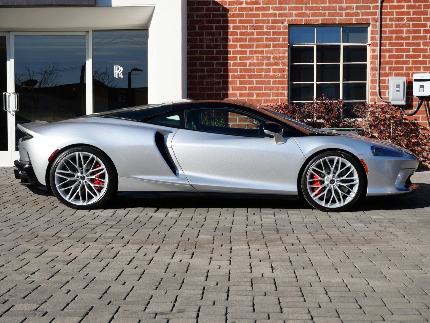 Used 2023 McLaren GT image 3