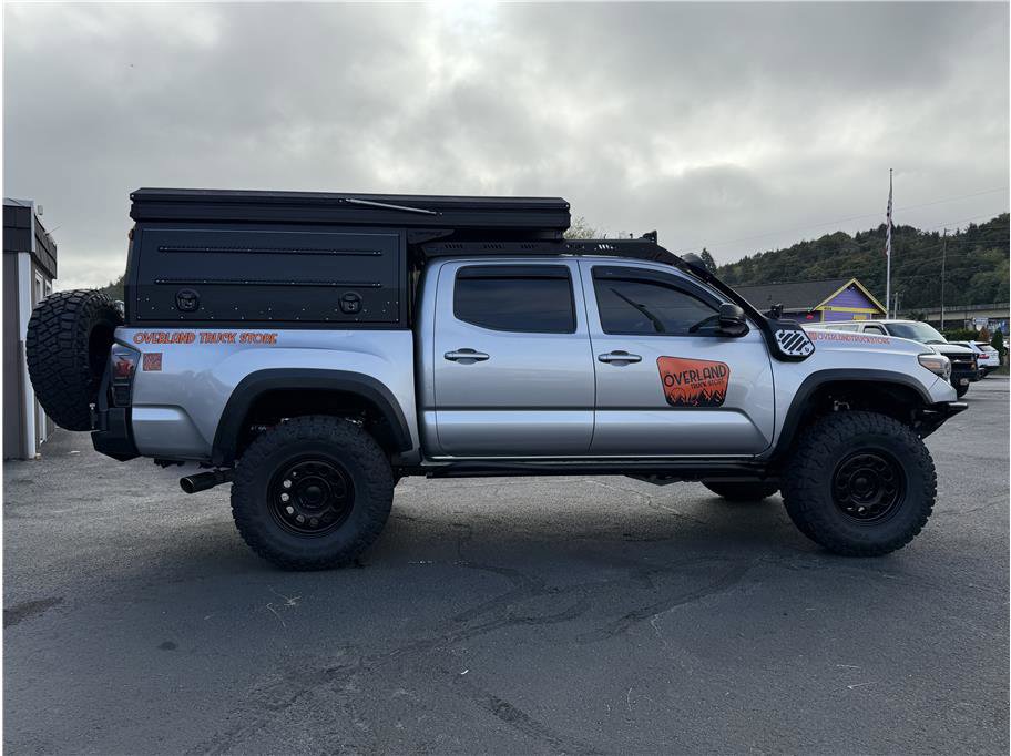 Used 2017 Toyota Tacoma TRD Off-Road image 5