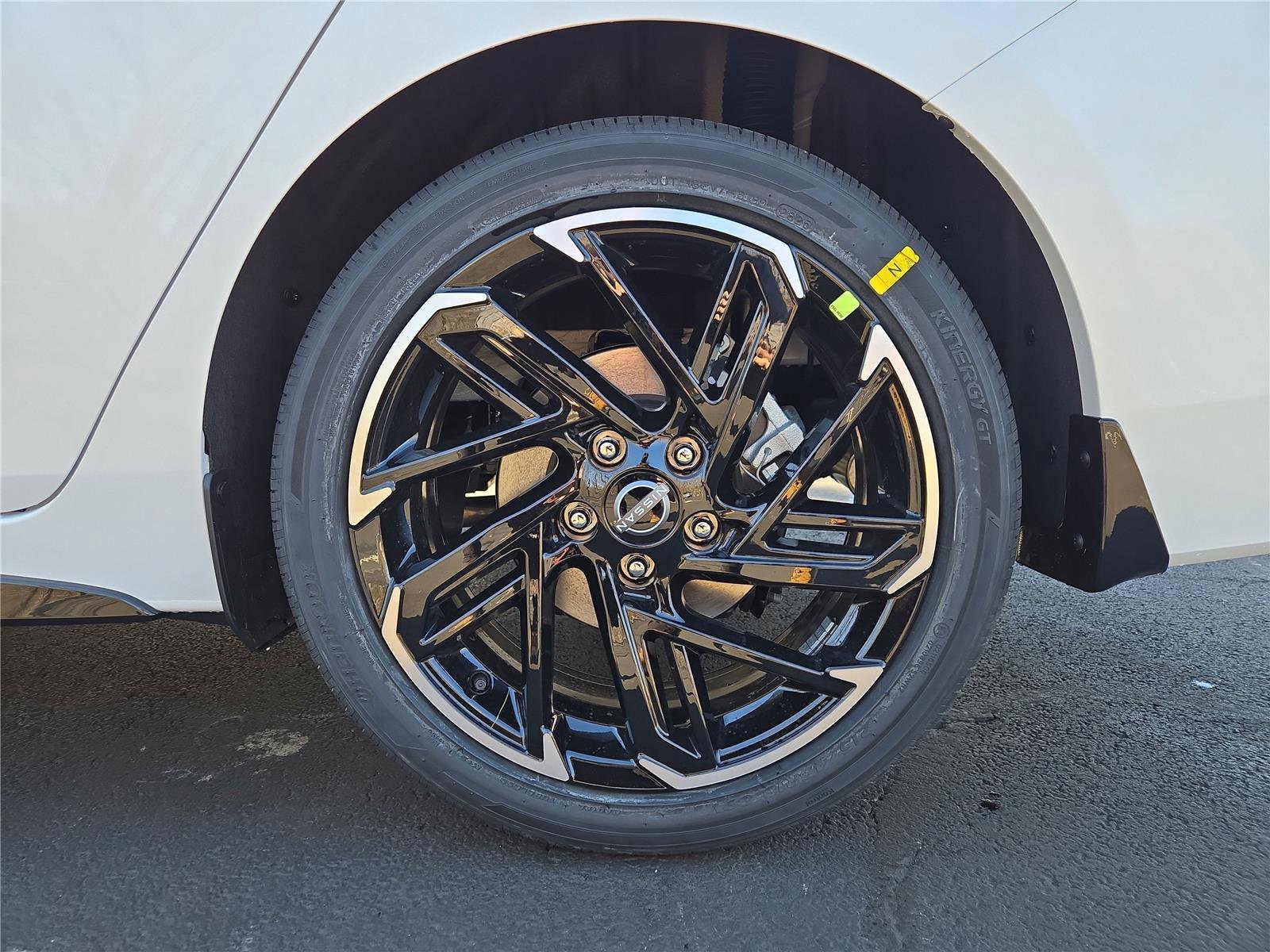 New 2026 Nissan Sentra SR w/ SR Premium Package FWD image 9