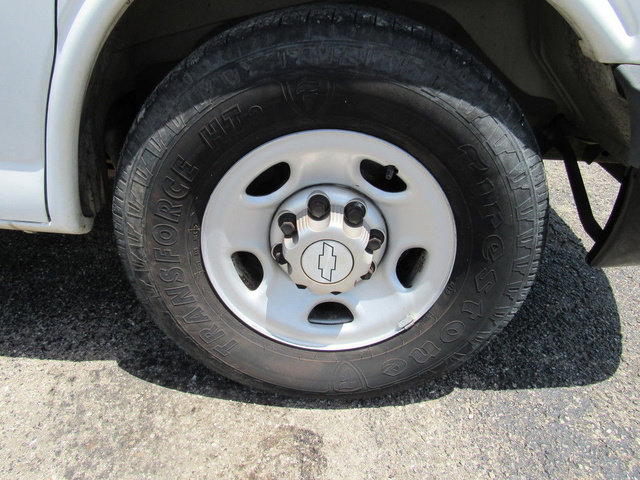 Used 2015 Chevrolet Express 2500 RWD image 10