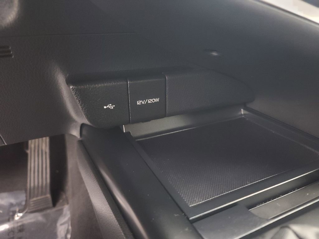 Used 2020 Toyota Camry LE image 34