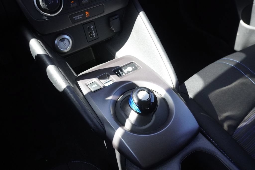 Used 2025 Nissan Leaf S FWD image 14