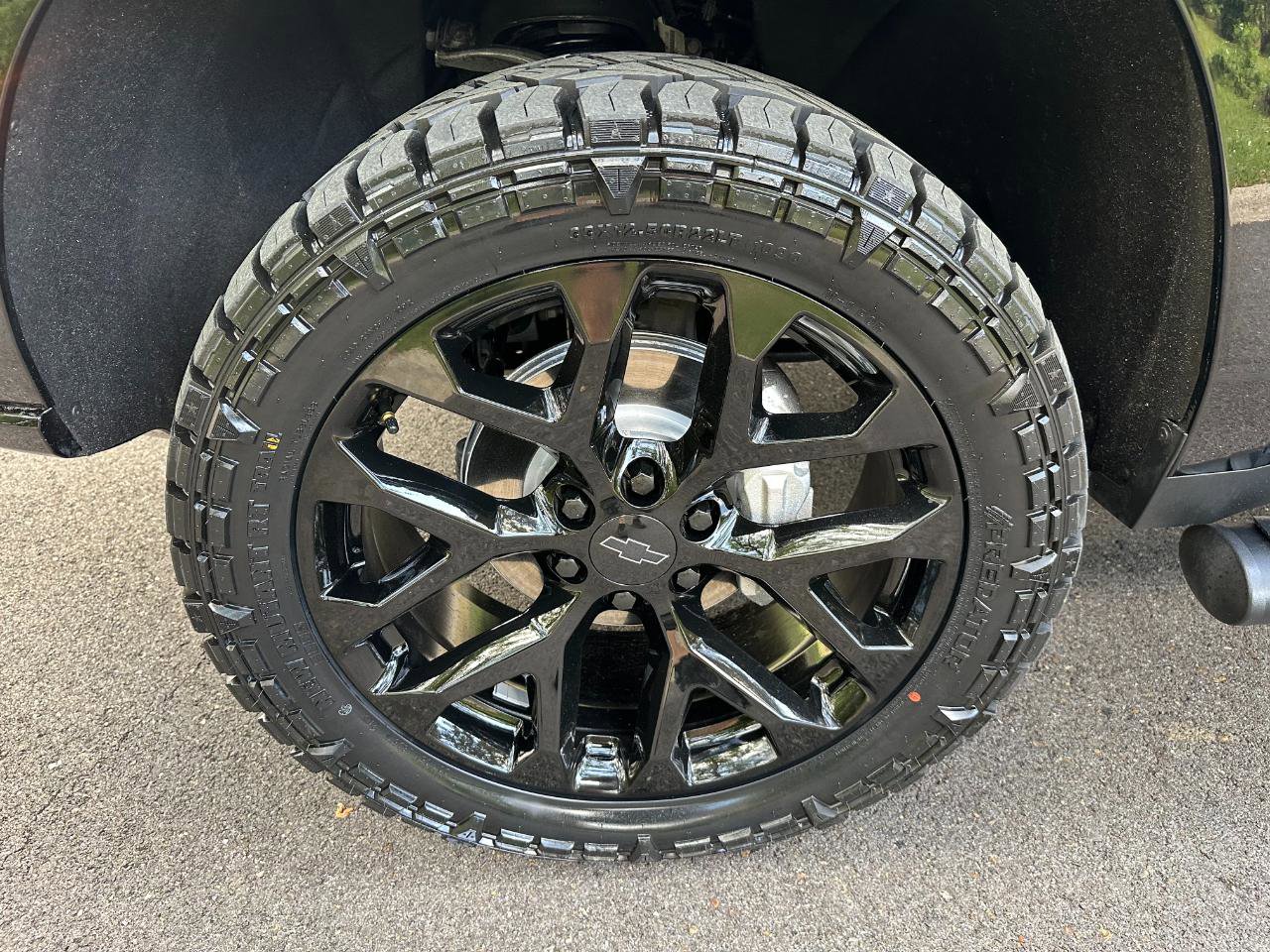 Used 2025 Chevrolet Tahoe Z71 w/ Comfort Package image 60