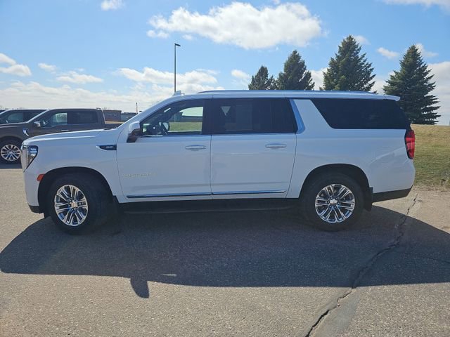 Used 2023 GMC Yukon XL SLT w/ SLT Premium Package AWD/4WD image 2