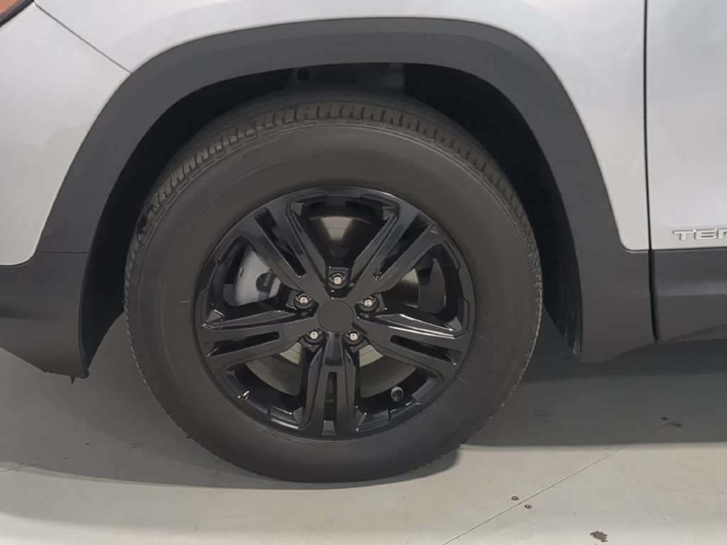 Used 2020 GMC Terrain SLE w/ Driver Convenience Package AWD/4WD image 17