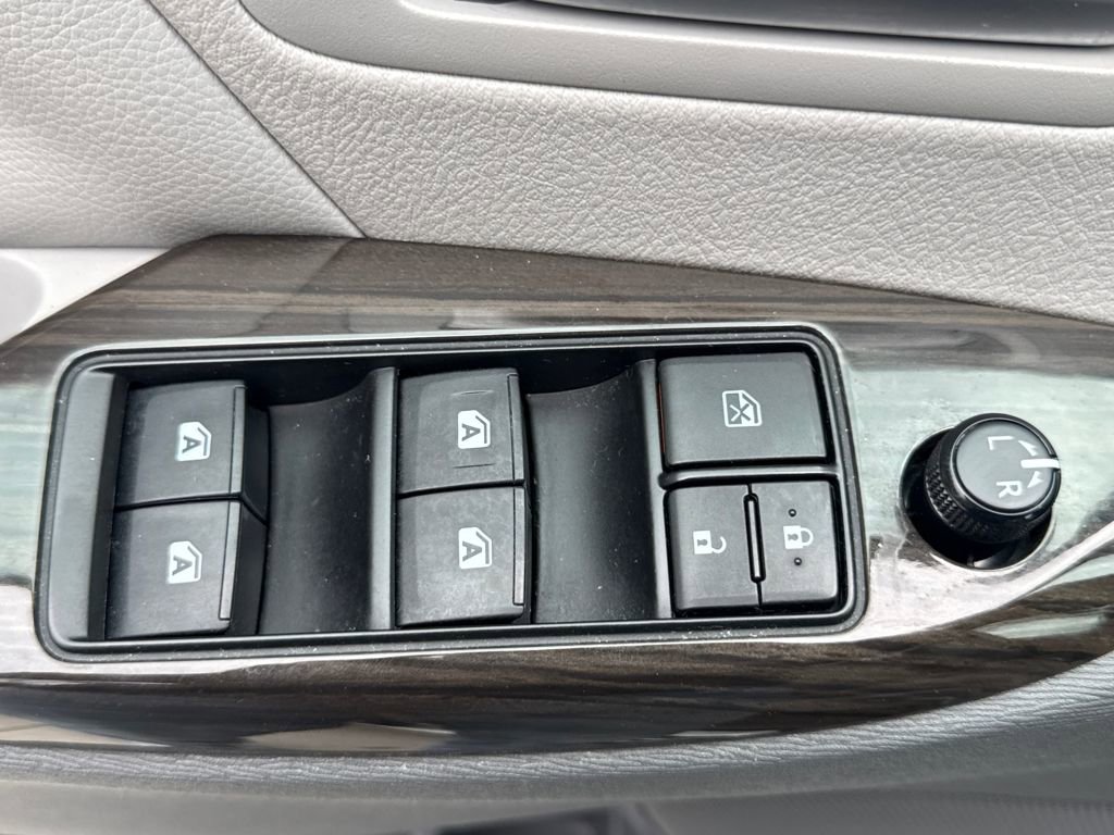 Used 2019 Toyota Sienna XLE image 15