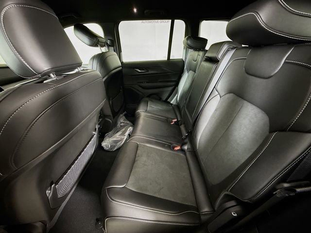 New 2025 Jeep Grand Cherokee Altitude image 23