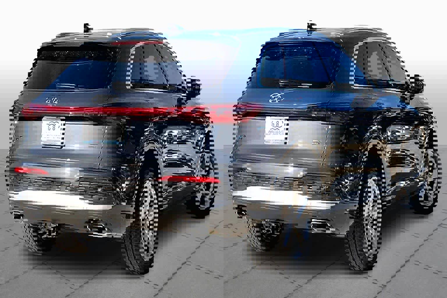 Used 2025 Audi Q5 Premium Plus w/ Premium Plus image 12