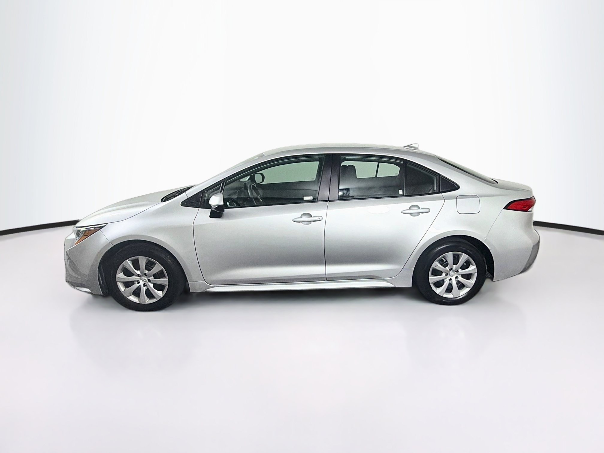 Used 2025 Toyota Corolla LE FWD image 4