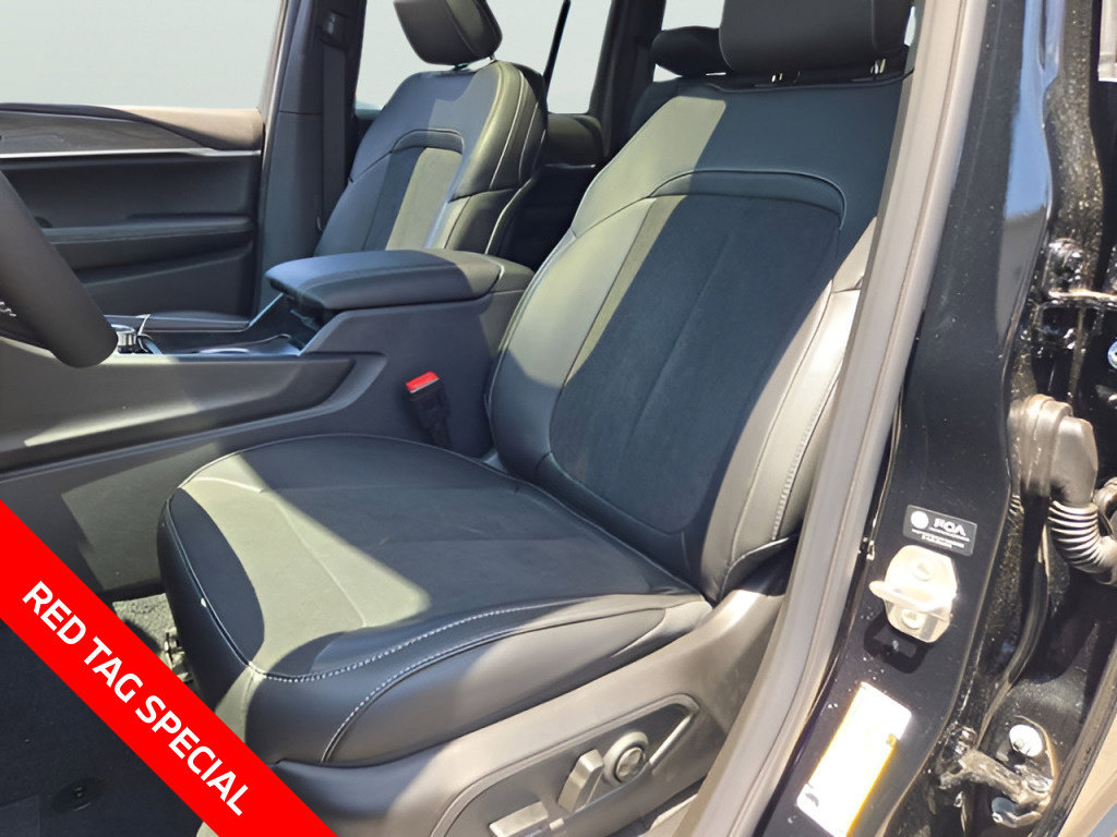 New 2026 Jeep Grand Cherokee Altitude AWD/4WD image 31