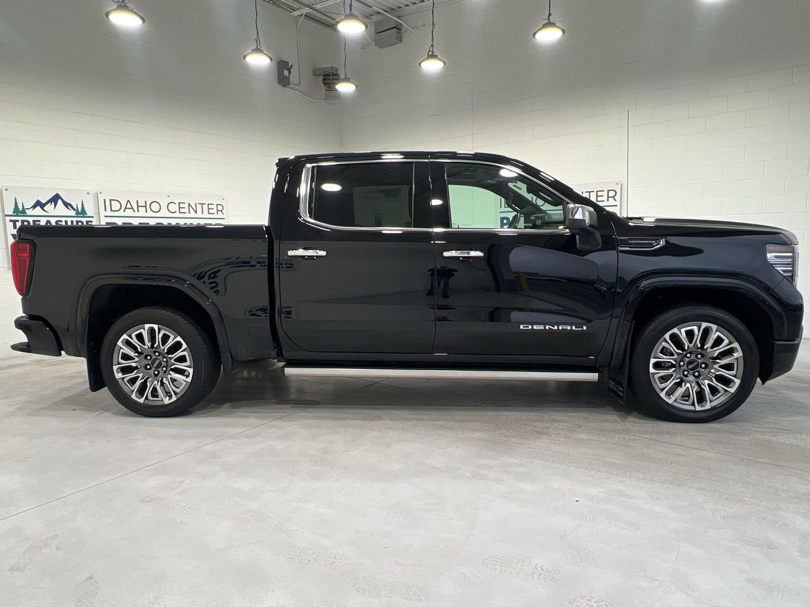 Used 2024 GMC Sierra 1500 Denali Ultimate AWD/4WD image 9