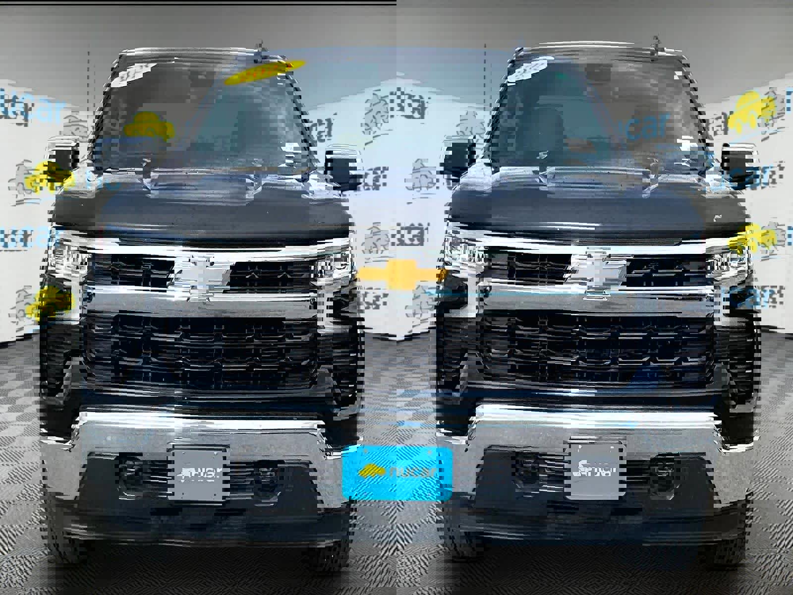 Used 2023 Chevrolet Silverado 1500 LT AWD/4WD image 2