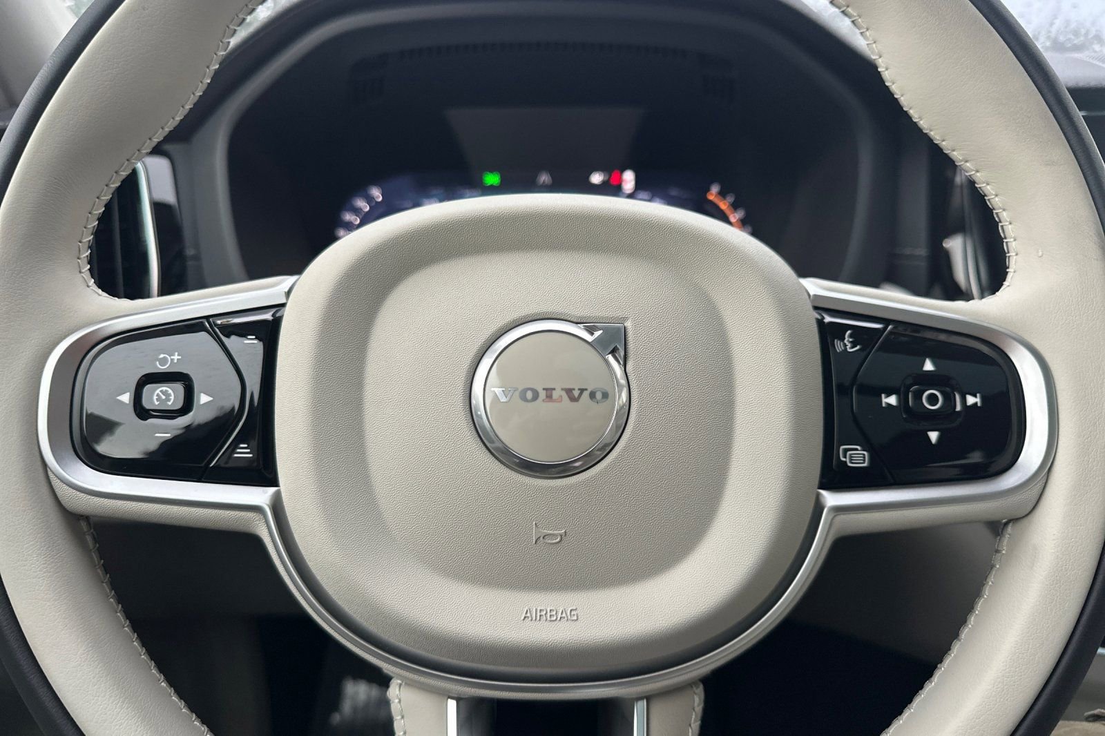 New 2026 Volvo XC60 B5 Ultra w/ Protection Package Premier image 26