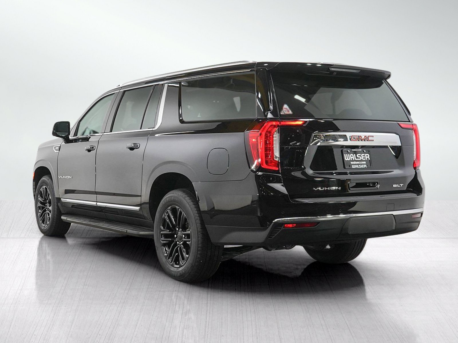 Used 2021 GMC Yukon XL SLT w/ Rear Media and Nav Package AWD/4WD image 3