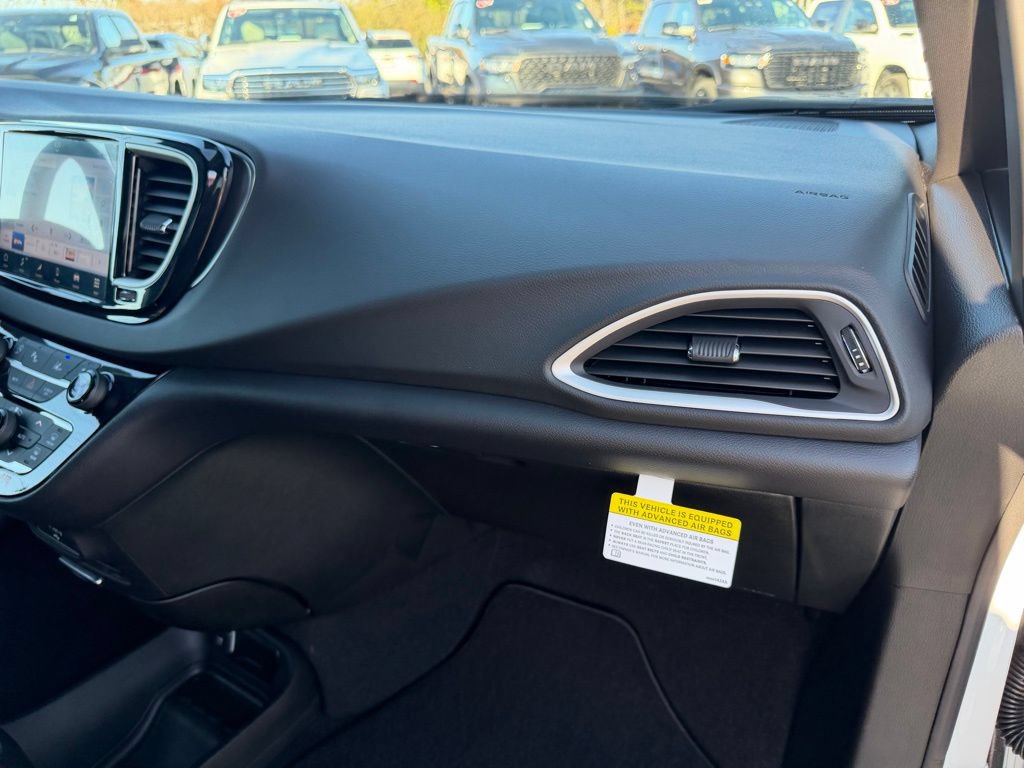 New 2026 Chrysler Voyager LX FWD image 32