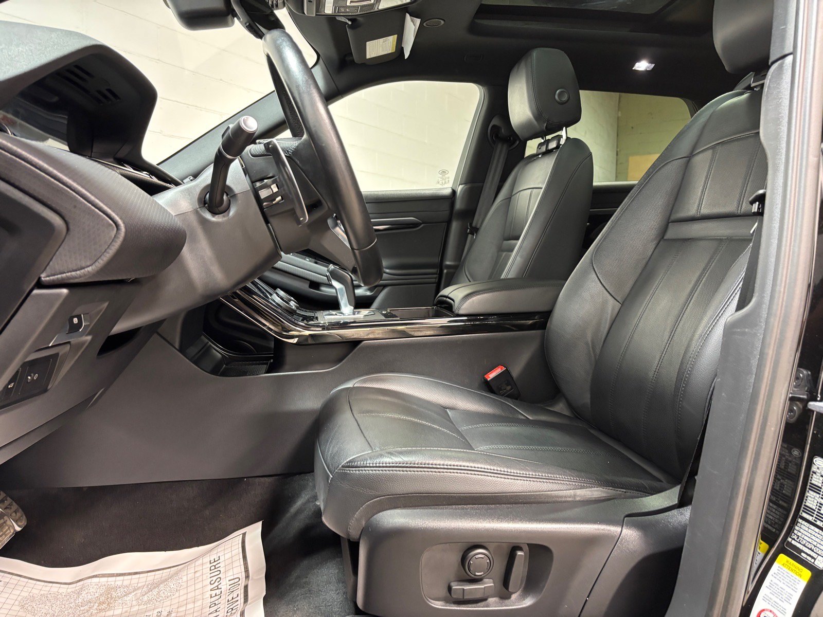 Used 2023 Land Rover Range Rover Evoque R-Dynamic S AWD/4WD image 23