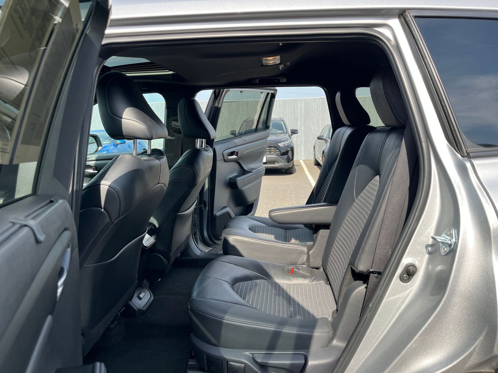 Used 2025 Toyota Highlander XSE AWD/4WD image 27