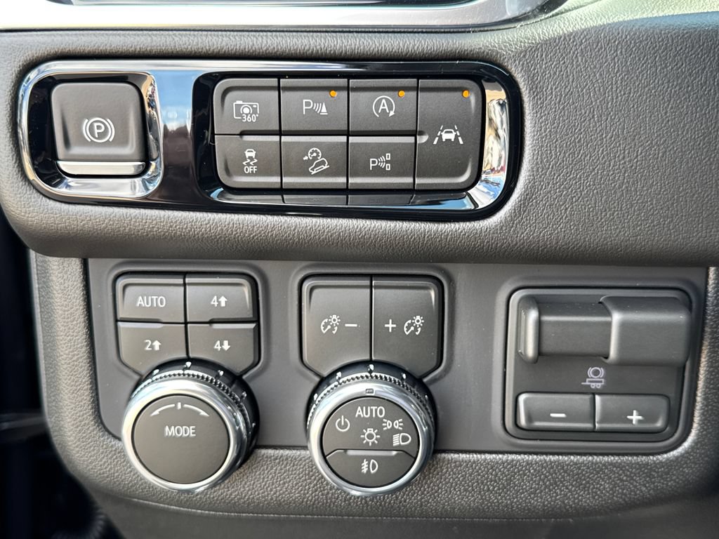 New 2026 GMC Yukon Elevation w/ Elevation Premium Package AWD/4WD image 37