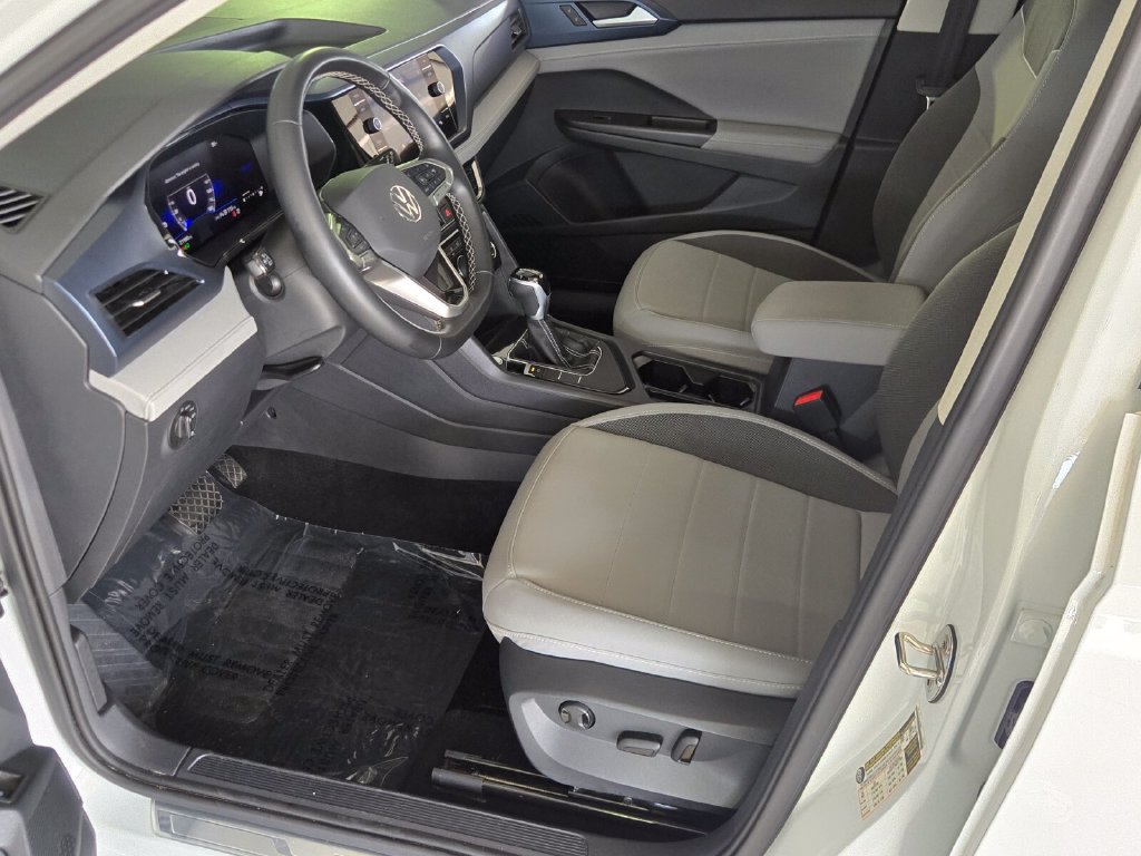 Certified 2024 Volkswagen Taos SE w/ Panoramic Sunroof Package FWD image 11