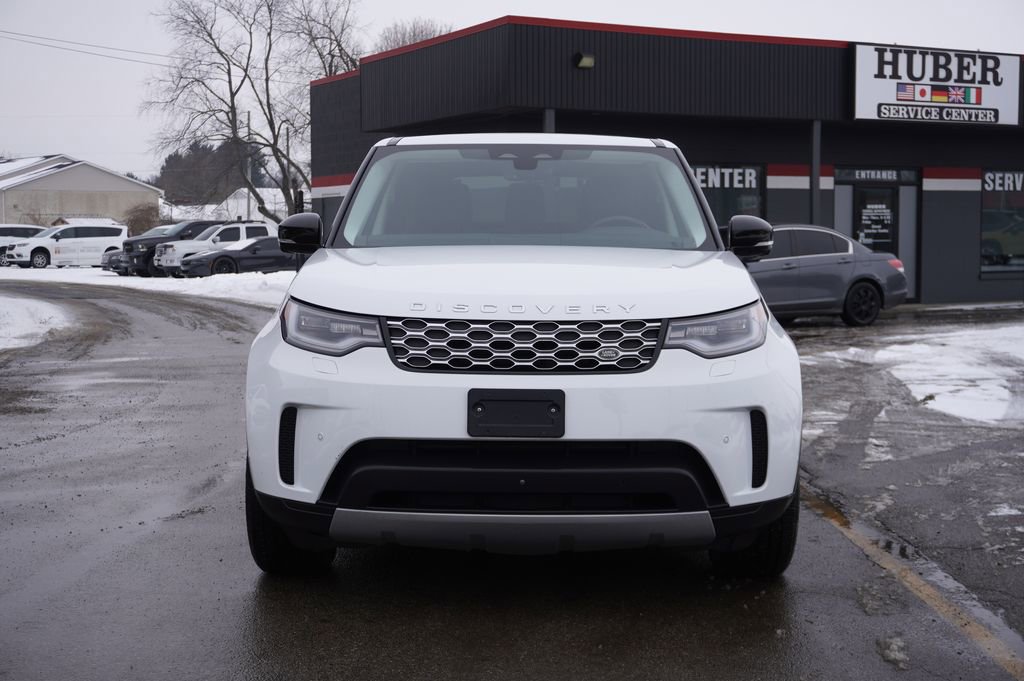 Used 2024 Land Rover Discovery S image 2