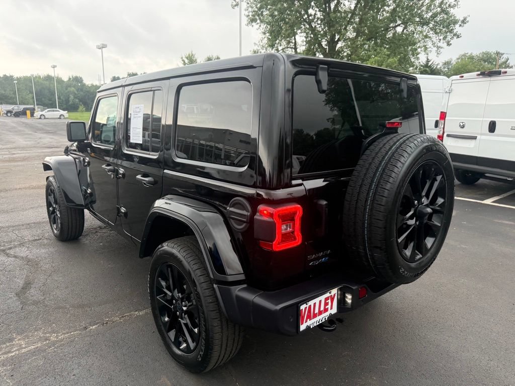Used 2025 Jeep Wrangler Unlimited Sahara w/ Safety Group AWD/4WD image 6
